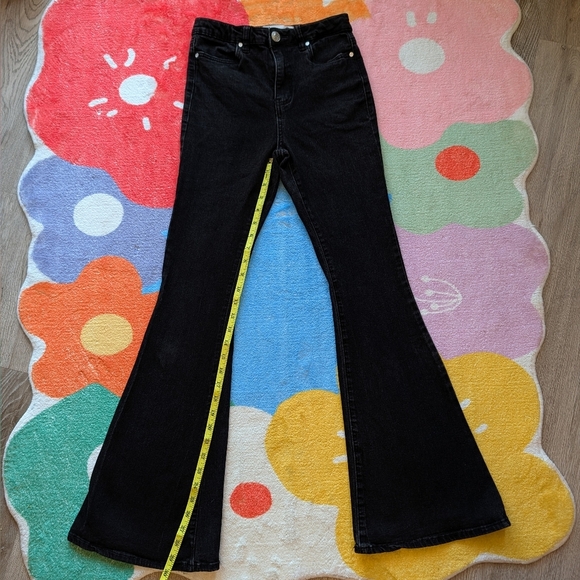 🖤 Black Flare Jeans - Picture 4 of 5